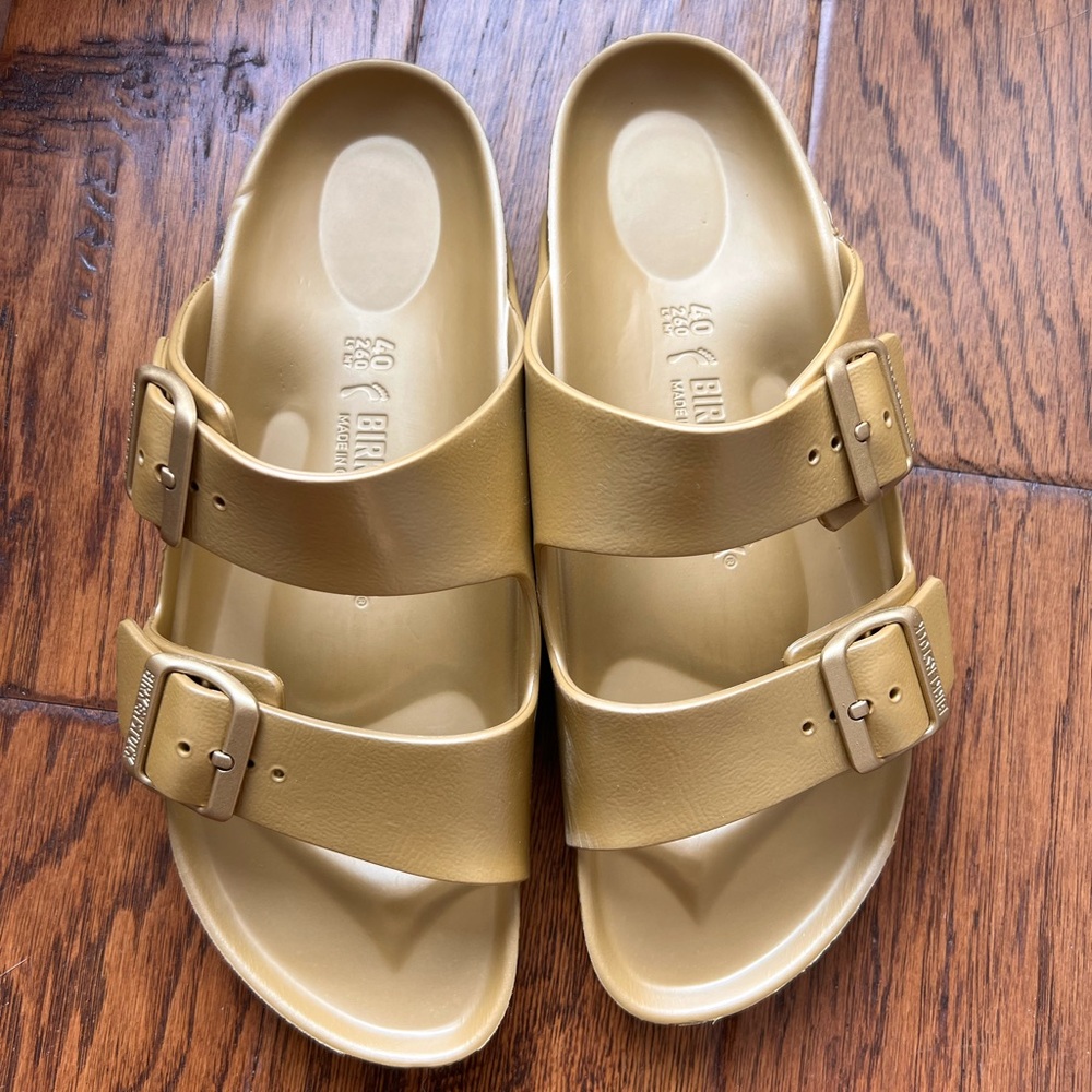 Birkenstock Sandals in gold